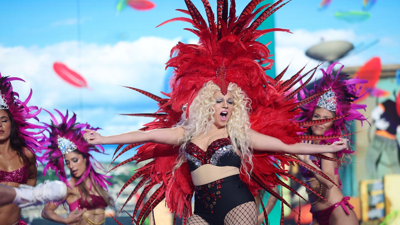 Yenesi convierte el plató en una fiesta de Carnaval con su actuación como Nicki Minaj Yenesi convierte el plató en una fiesta de Carnaval con su actuación como Nicki Minaj