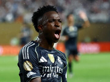 Vinícius celebra su gol al Salzburgo