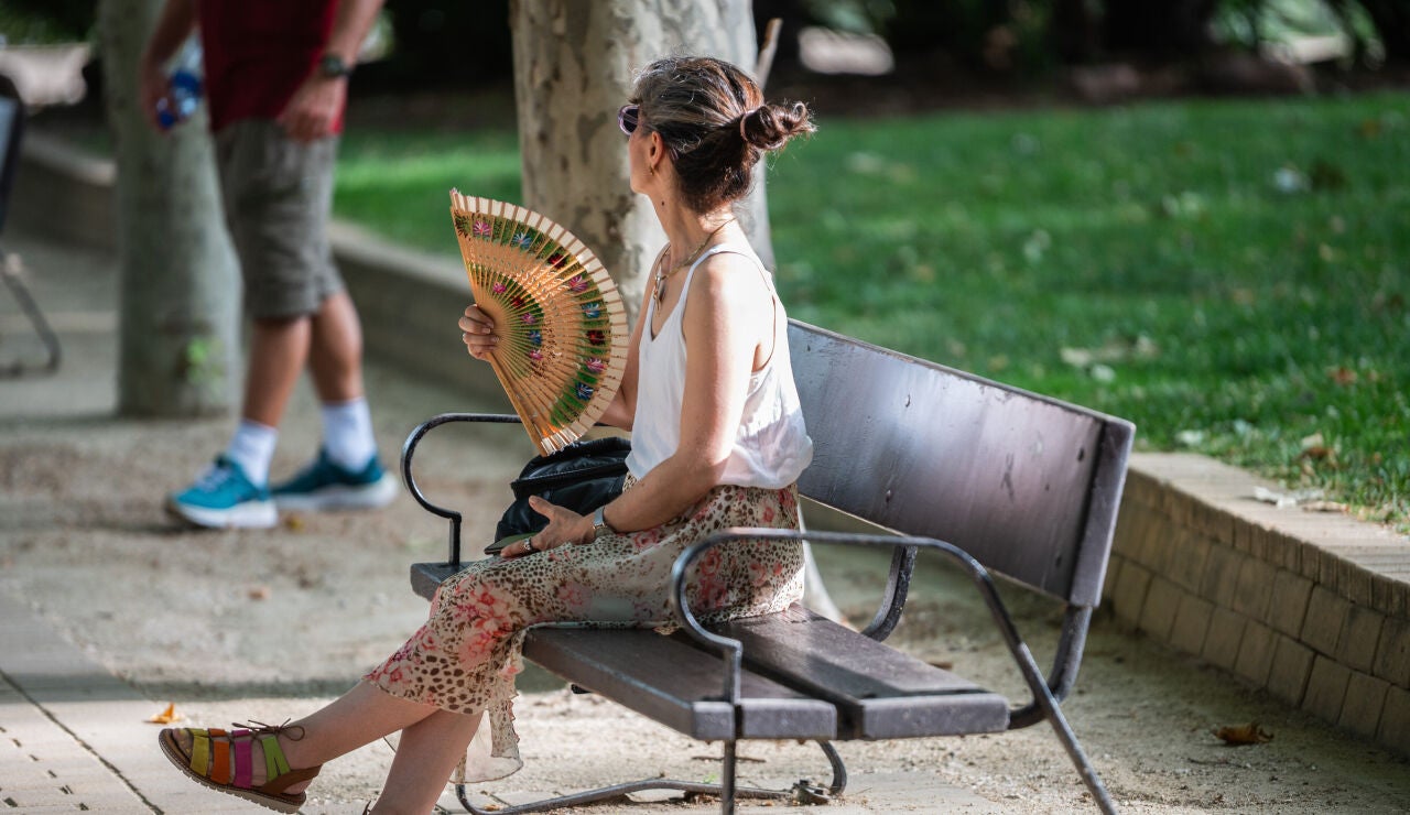 Imagen de archivo de una mujer durante una ola de calor