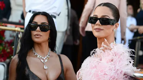 Kim Kardashian y Khloé Kardashian Kim Kardashian y Khloé Kardashian
