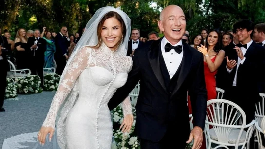 Lauren Sánchez y Jeff Bezos en su boda Lauren Sánchez y Jeff Bezos en su boda