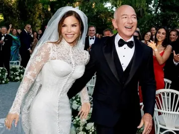 Lauren Sánchez y Jeff Bezos en su boda Lauren Sánchez y Jeff Bezos en su boda