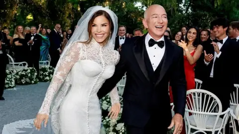 Lauren Sánchez y Jeff Bezos en su boda Lauren Sánchez y Jeff Bezos en su boda