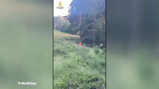 VÍDEO del rescate de 50 niños y sus monitores: estaban desorientados, cansados y algunos tuvieron que ser trasladados en brazos VÍDEO del rescate de 50 niños y sus monitores: estaban desorientados, cansados y algunos tuvieron que ser trasladados en brazos