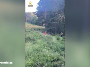 VÍDEO del rescate de 50 niños y sus monitores: estaban desorientados, cansados y algunos tuvieron que ser trasladados en brazos 