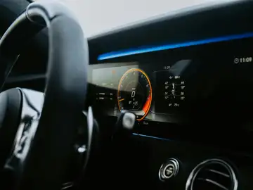 Imagen de archivo del interior de un coche. Imagen de archivo del interior de un coche.