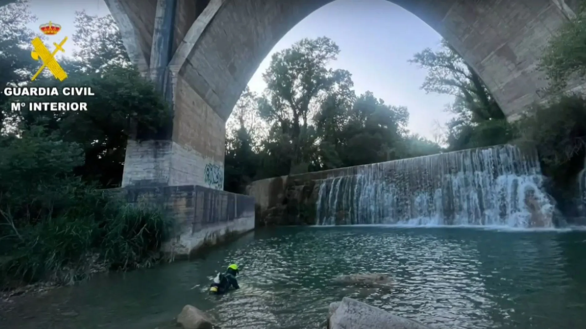 Imagen del rescate del cuerpo del futbolista en el Salto de Pozán de Vero Imagen del rescate del cuerpo del futbolista en el Salto de Pozán de Vero