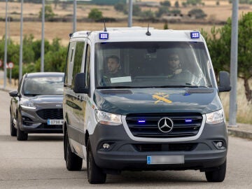 Furgón de la Guardia Civil en el que el exdirigente del PSOE Santos Cerdán ha ingresado en la cárcel