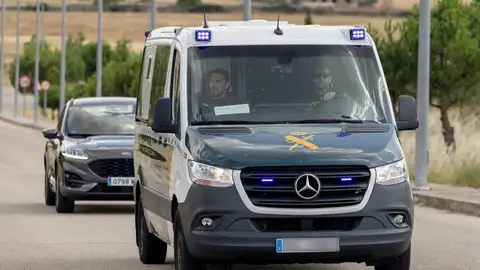 Furgón de la Guardia Civil en el que el exdirigente del PSOE Santos Cerdán ha ingresado en la cárcel Furgón de la Guardia Civil en el que el exdirigente del PSOE Santos Cerdán ha ingresado en la cárcel