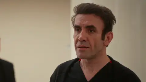 Rengin destroza a Timur el mismo día de la boda de Seren y Uras: lo denuncia por corrupción Rengin destroza a Timur el mismo día de la boda de Seren y Uras: lo denuncia por corrupción