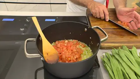 Sazona las hortalizas y rehógalas Sazona las hortalizas y rehógalas