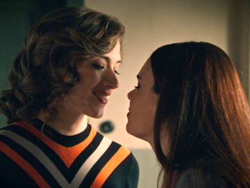 Marta y Fina fantasean sobre c&oacute;mo ser&iacute;a su vida si no tuvieran que esconderse: &ldquo;Sue&ntilde;o con casarme contigo&rdquo;