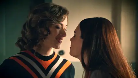 Marta y Fina fantasean sobre cómo sería su vida si no tuvieran que esconderse: “Sueño con casarme contigo” Marta y Fina fantasean sobre cómo sería su vida si no tuvieran que esconderse: “Sueño con casarme contigo”