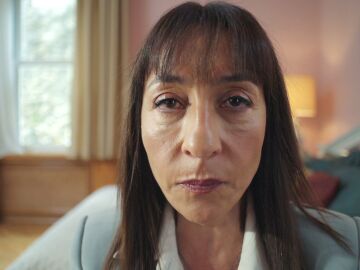 Todo era una fachada: N&uuml;khet deja atr&aacute;s su imagen dulce y revela su lado m&aacute;s oscuro frente al espejo