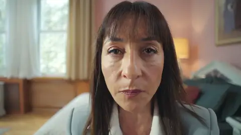 Todo era una fachada: Nükhet deja atrás su imagen dulce y revela su lado más oscuro frente al espejo Todo era una fachada: Nükhet deja atrás su imagen dulce y revela su lado más oscuro frente al espejo