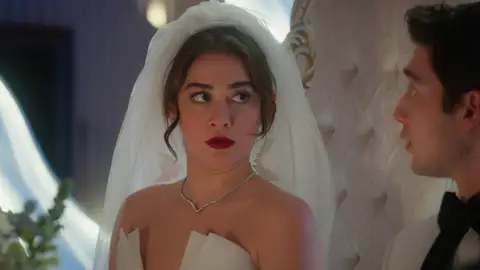 Seran en su boda con Uras en Renacer Seran en su boda con Uras en Renacer