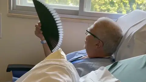 Paciente abanicándose Paciente abanicándose