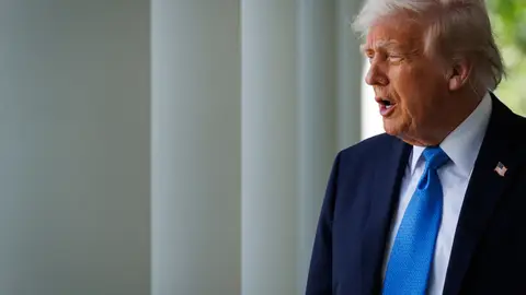 President Donald J Trump Participates In The Signing Of S.146, The TAKE IT DOWN Act May 19, 2025, Washington, District Of Columbia, USA: United States President Donald J Trump and first lady Melania Trump walk out of the Oval Office for a signing ceremony for S. 146, the Take It Down Act, in the Rose Garden of the White House in Washington, DC, US, on Monday, May 19, 2025. The bill, which passed on a 409-2 vote after unanimous approval in the Senate in February, criminalizes the increasingly common phenomenon of deepfake pornography, which law enforcement has struggled to ke...