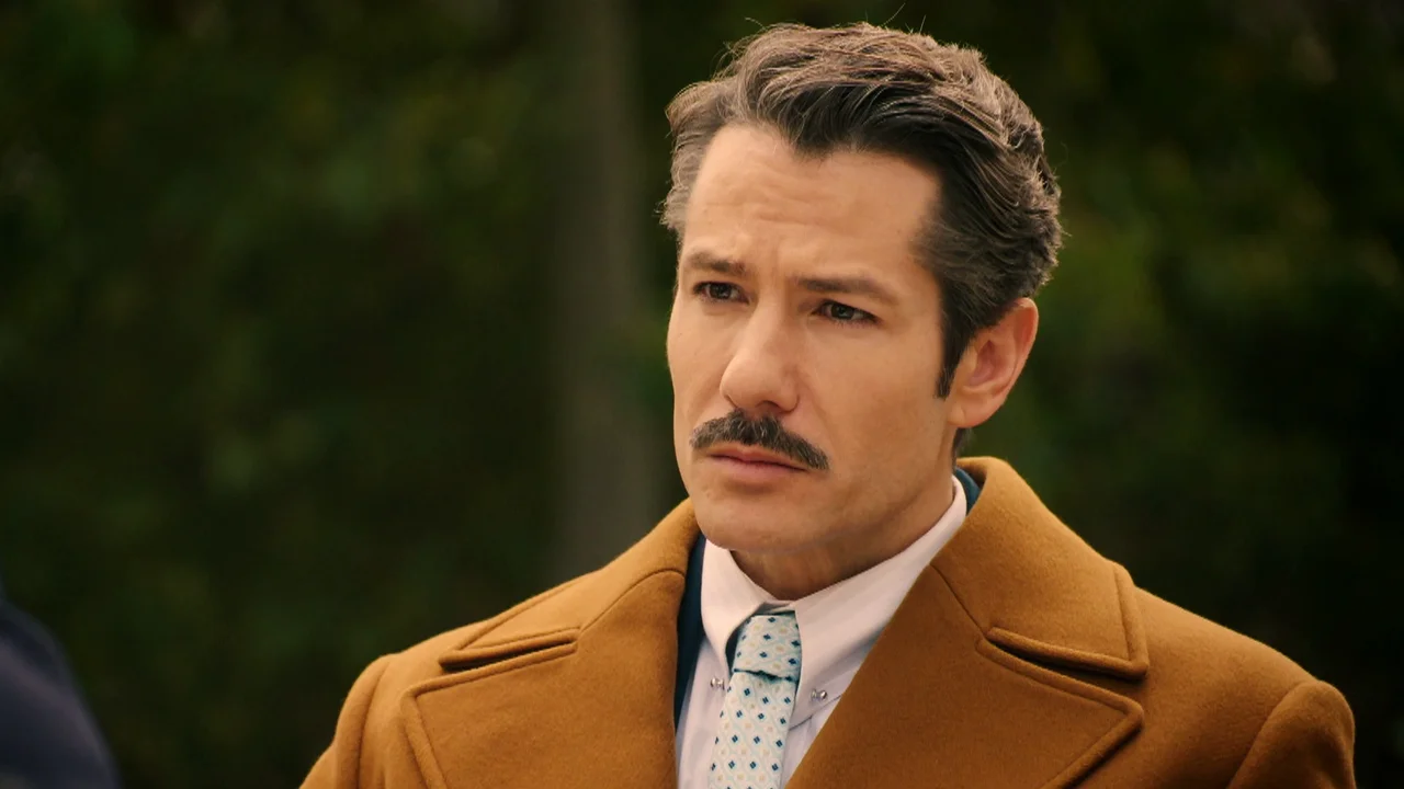 Don Pedro le hace saber a Pelayo que está al tanto de su orientación sexual: “Protéjase por todos los medios”