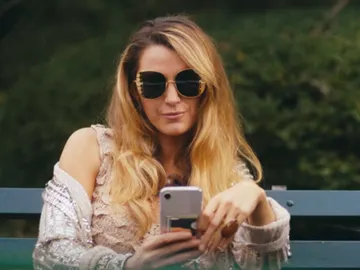 Blake Lively canalizando a Serena Van der Woodsen Blake Lively canalizando a Serena Van der Woodsen