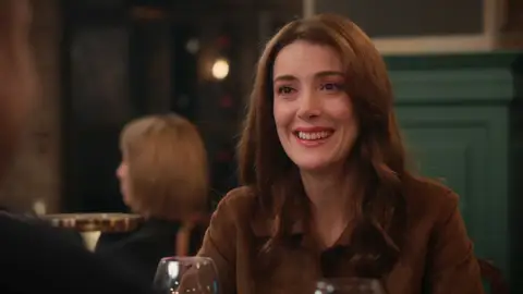 La primera cita de Çağla y Tolga comienza con tensión y acaba con una sorprendente complicidad La primera cita de Çağla y Tolga comienza con tensión y acaba con una sorprendente complicidad