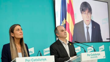 Imagen de archivo de Jordi Turull, y Miriam Nogueras, junto a Carles Puigdemont