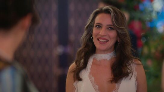 Efsun se viste de novia en la boda de Seren y Uras y desata el esc&aacute;ndalo