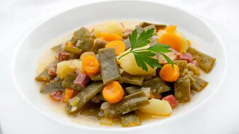 Judías verdes a la jardinera de Karlos Arguiñano: "Una receta de temporada, fácil de hacer y que triunfa en todos los hogares" Judías verdes a la jardinera de Karlos Arguiñano: "Una receta de temporada, fácil de hacer y que triunfa en todos los hogares"