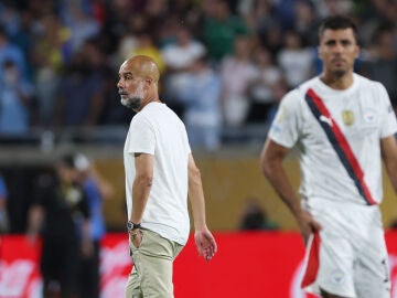 Guardiola camina por el Camping World Stadium de Orlando