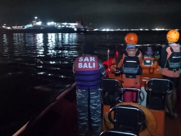 Equipos de emergencia durante la búsqueda