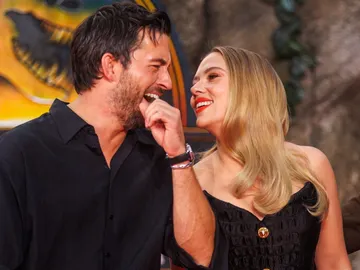 Jonathan Bailey y Scarlett Johansson protagonizan Jurassic World: El renacer Jonathan Bailey y Scarlett Johansson protagonizan Jurassic World: El renacer