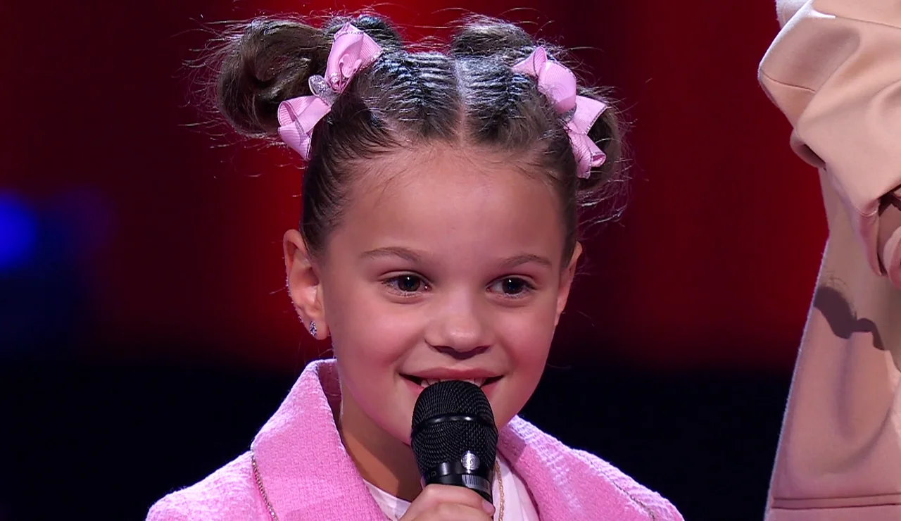 Bisbal copia el peinado de una talent para hacérselo a su hija