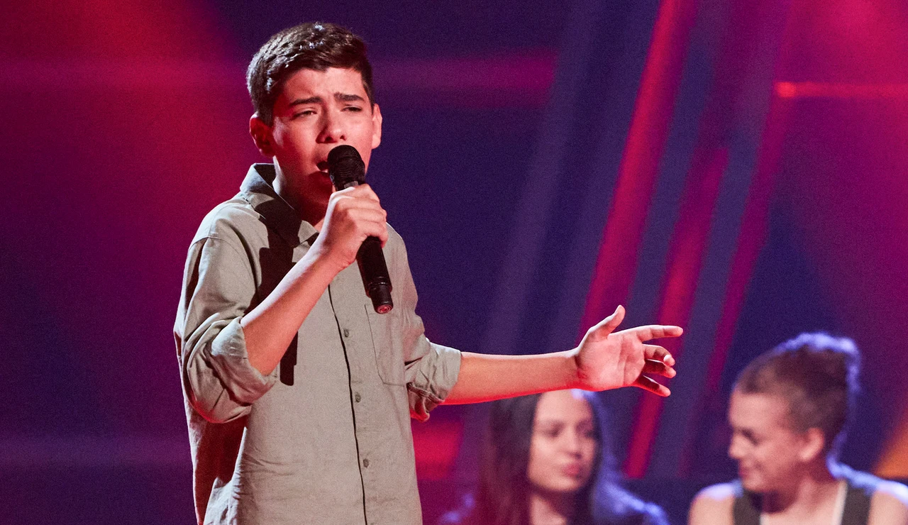 Javier se atreve con Camarón y Lola Índigo aplaude su valentía