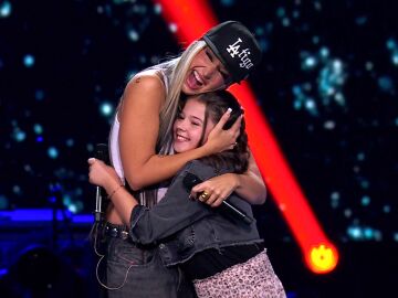 Adriana vive su mejor momento cantando ‘La reina’ con Lola Índigo