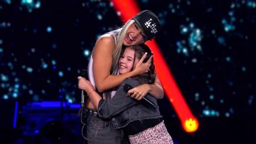 Adriana vive su mejor momento cantando ‘La reina’ con Lola Índigo