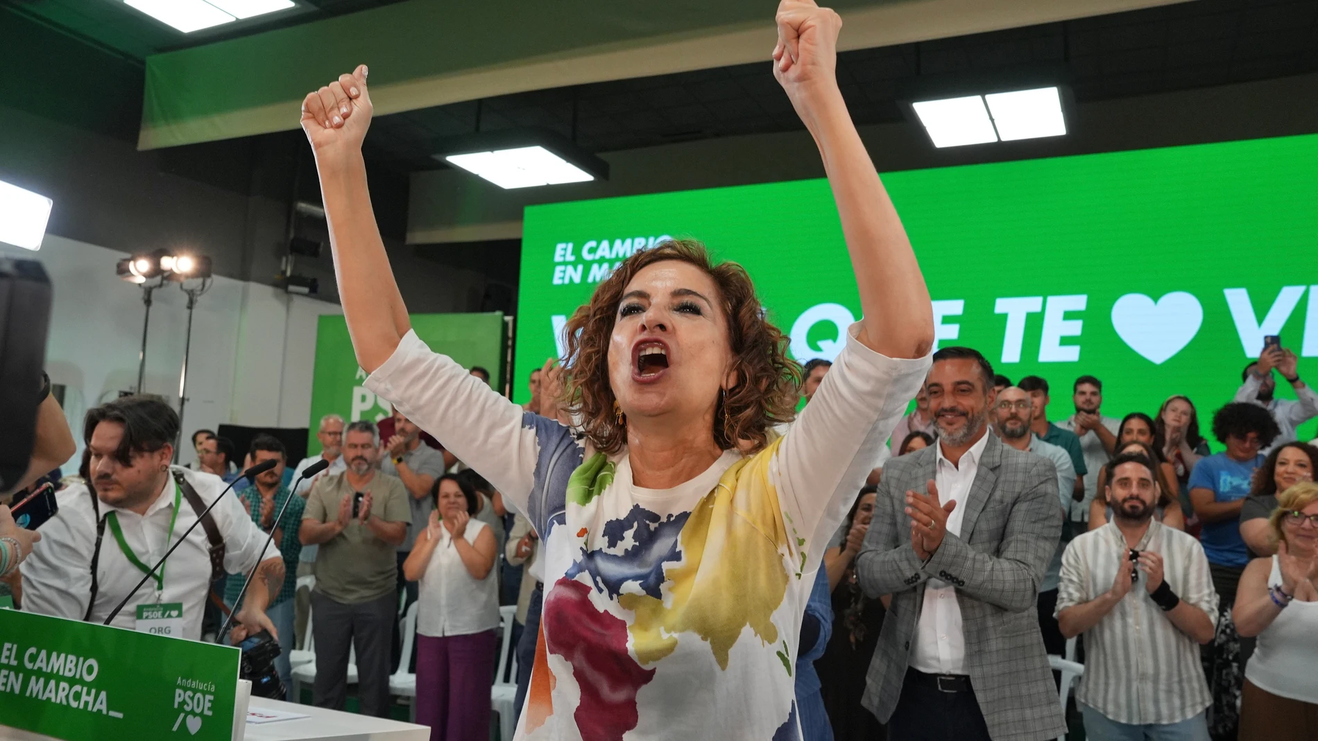 La ministra Montero pide defender "por tierra, mar y aire" a Pedro Sánchez "ante los ataques del PP" La ministra Montero pide defender "por tierra, mar y aire" a Pedro Sánchez "ante los ataques del PP"