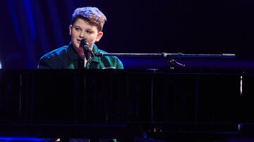 “Cada día lo hace diferente”: Miguel vuelve a emocionar junto al piano con ‘Todo cambió’ 
