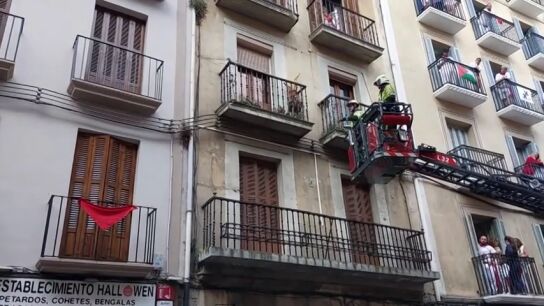 Herido un hombre al caerle encima la cornisa de un balc&oacute;n en el sexto encierro de San Ferm&iacute;n