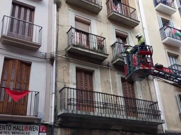 Herido un hombre al caerle encima la cornisa de un balcón en el sexto encierro de San Fermín