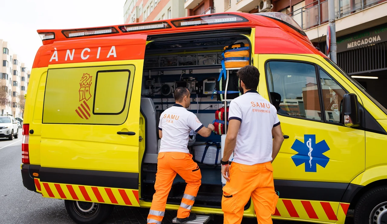 Imagen de archivo de dos operarios del SAMU de Valencia