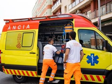Imagen de archivo de dos operarios del SAMU de Valencia 
