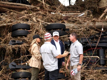 Trump de visita en Texas tras las inundaciones