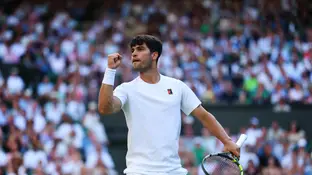 Carlos Alcaraz durante un partido en Wimbledon Carlos Alcaraz durante un partido en Wimbledon