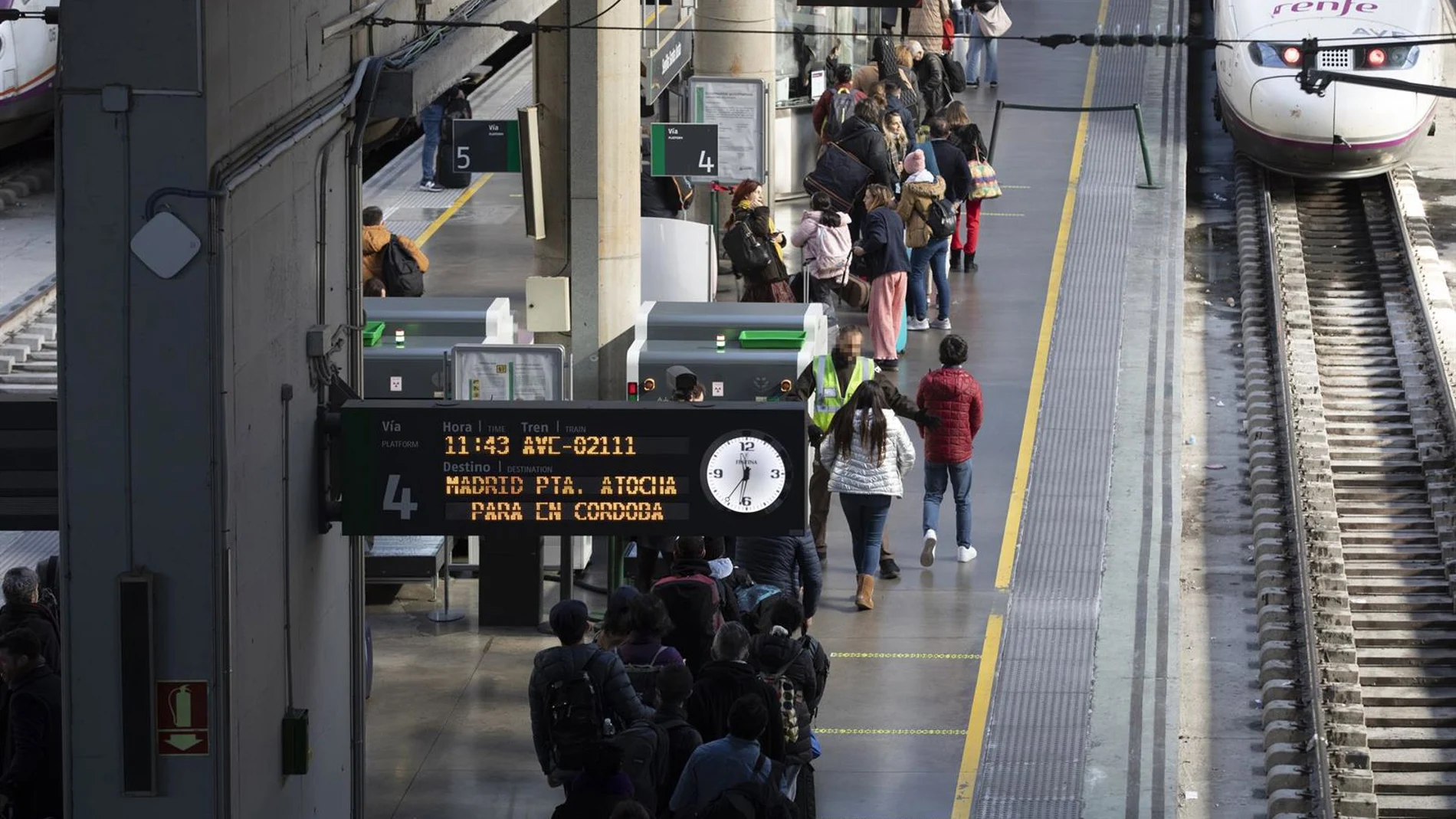Retrasos importantes en trenes con destino u origen Andalucía por una nueva incidencia en La Sagra Retrasos importantes en trenes con destino u origen Andalucía por una nueva incidencia en La Sagra