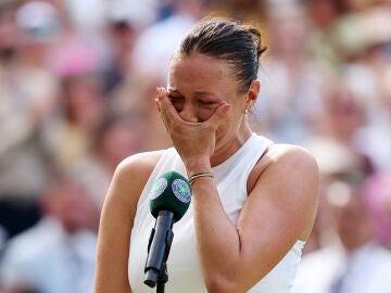 Antena 3 Deportes (12-07-25) El drama de Anisimova en la final de Wimbledon: pierde 6-0 y 6-0 ante Swiatek y abandona la pista nada más terminar