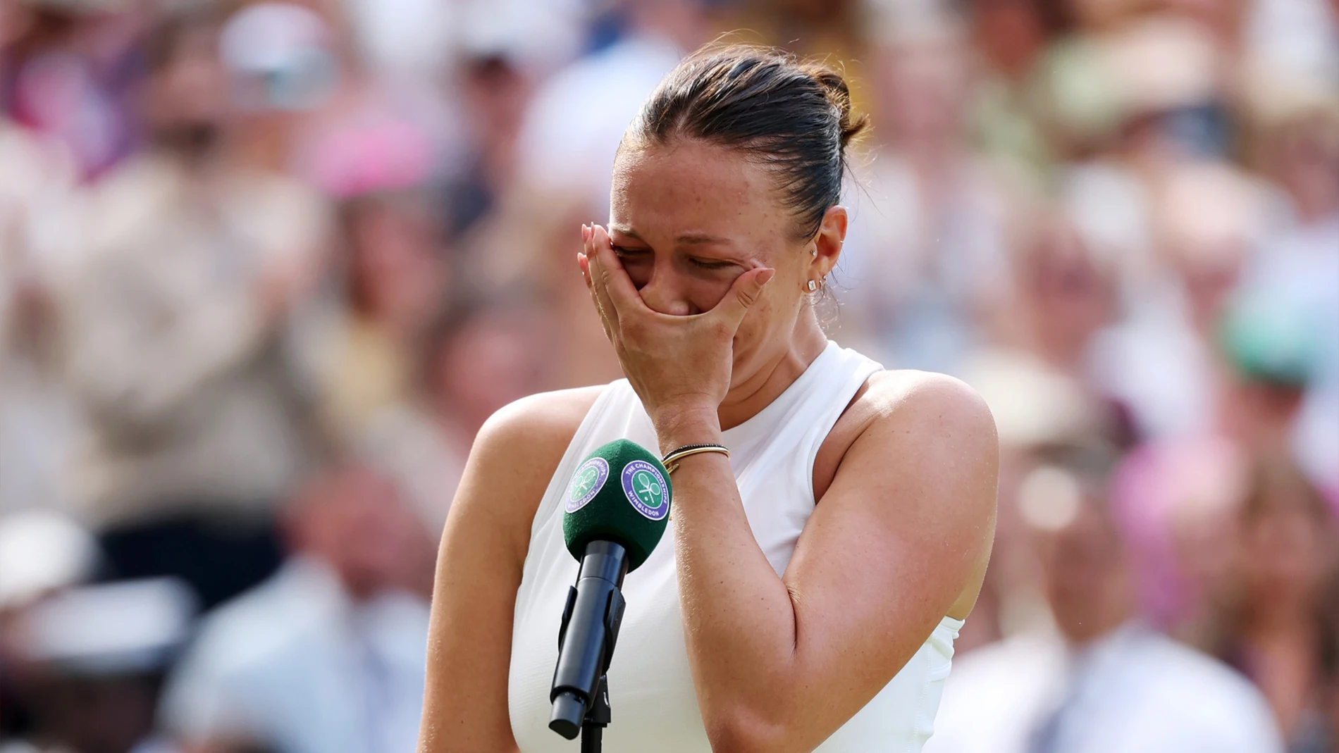 Antena 3 Deportes (12-07-25) El drama de Anisimova en la final de Wimbledon: pierde 6-0 y 6-0 ante Swiatek y abandona la pista nada más terminar Antena 3 Deportes (12-07-25) El drama de Anisimova en la final de Wimbledon: pierde 6-0 y 6-0 ante Swiatek y abandona la pista nada más terminar