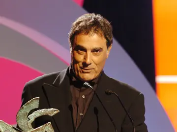 Toni Cruz recogiendo un premios Ondas Toni Cruz recogiendo un premios Ondas