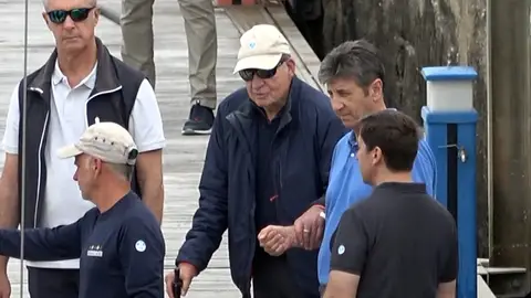 El rey Juan Carlos vuelve a España y disfruta de las regatas en Sanxenxo