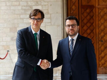 Foto de archivo de reunión entre Salvador Illa y Pere Aragonès