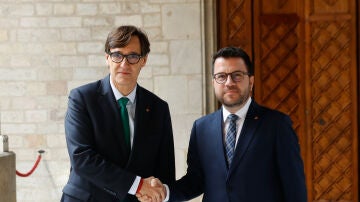 Foto de archivo de reunión entre Salvador Illa y Pere Aragonès